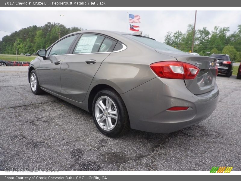 Pepperdust Metallic / Jet Black 2017 Chevrolet Cruze LT