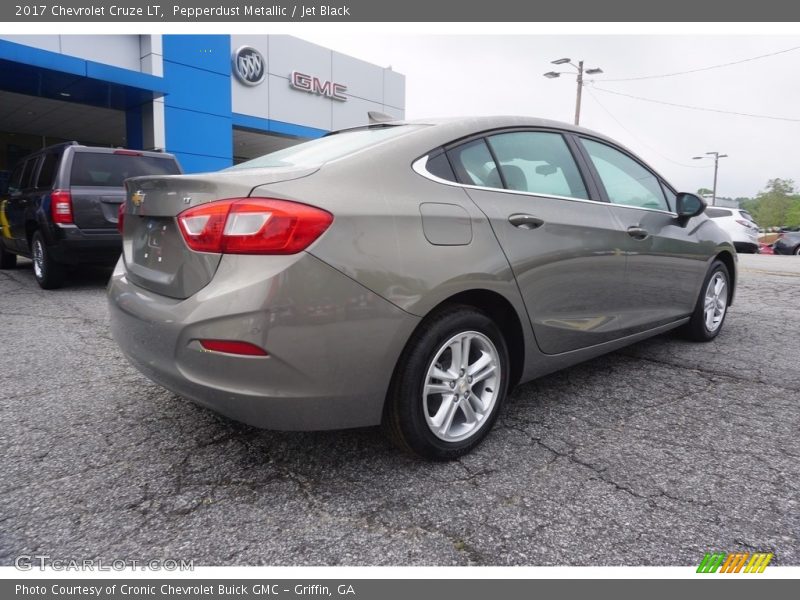 Pepperdust Metallic / Jet Black 2017 Chevrolet Cruze LT