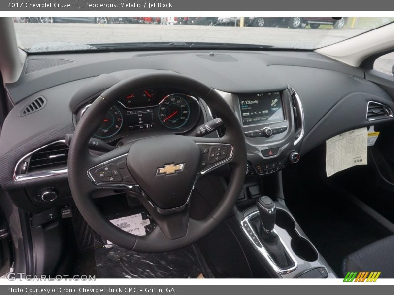 Pepperdust Metallic / Jet Black 2017 Chevrolet Cruze LT