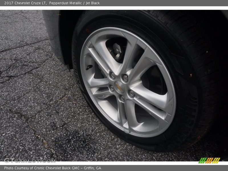 Pepperdust Metallic / Jet Black 2017 Chevrolet Cruze LT