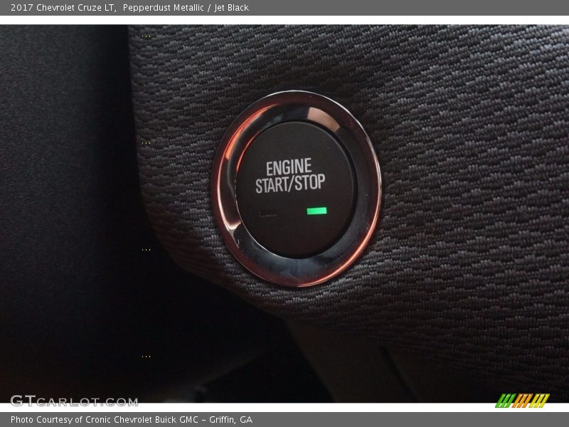 Pepperdust Metallic / Jet Black 2017 Chevrolet Cruze LT