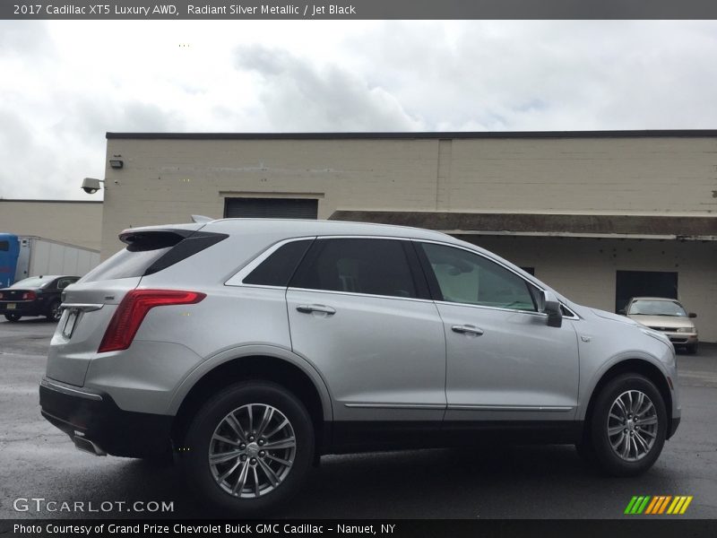Radiant Silver Metallic / Jet Black 2017 Cadillac XT5 Luxury AWD