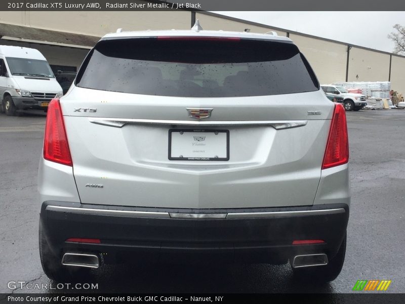 Radiant Silver Metallic / Jet Black 2017 Cadillac XT5 Luxury AWD
