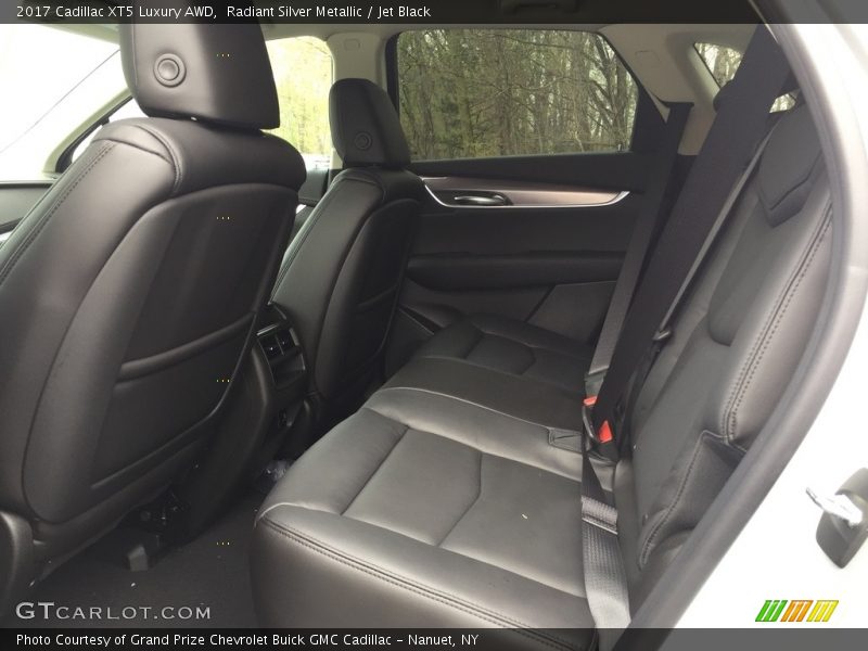 Radiant Silver Metallic / Jet Black 2017 Cadillac XT5 Luxury AWD