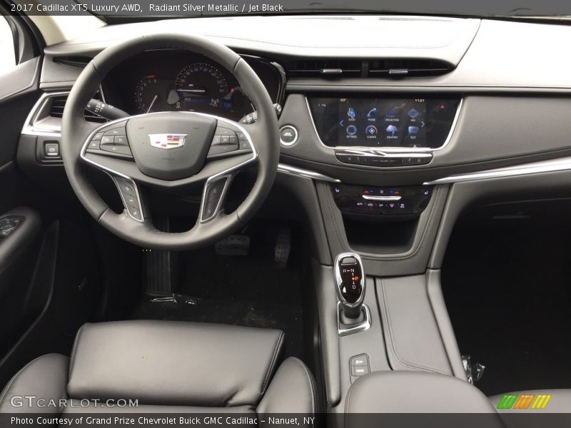 Radiant Silver Metallic / Jet Black 2017 Cadillac XT5 Luxury AWD