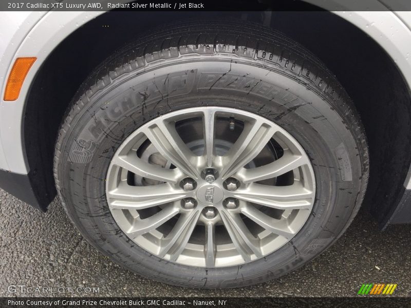 Radiant Silver Metallic / Jet Black 2017 Cadillac XT5 Luxury AWD