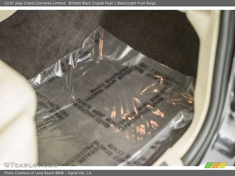 Brilliant Black Crystal Pearl / Black/Light Frost Beige 2016 Jeep Grand Cherokee Limited
