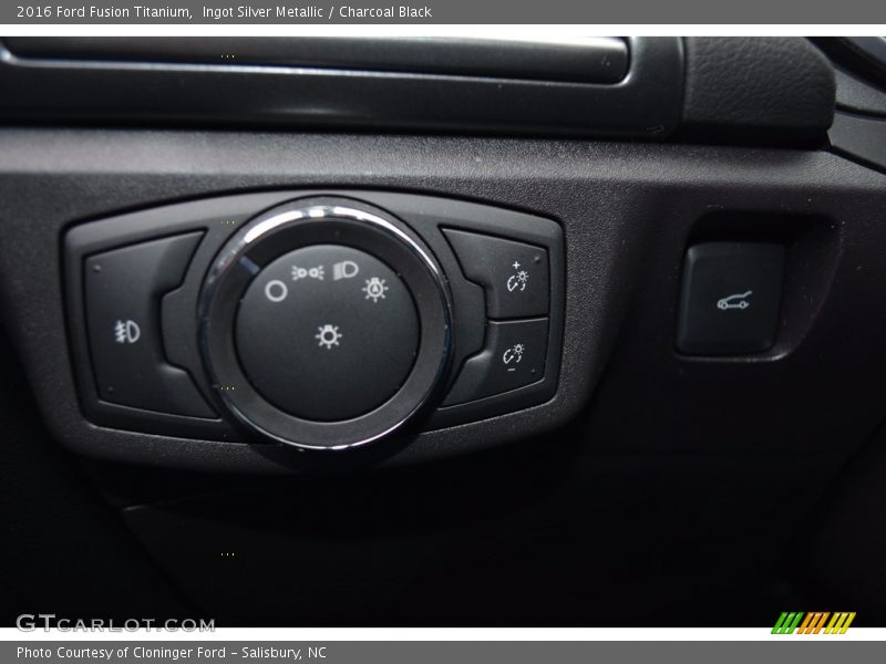 Ingot Silver Metallic / Charcoal Black 2016 Ford Fusion Titanium