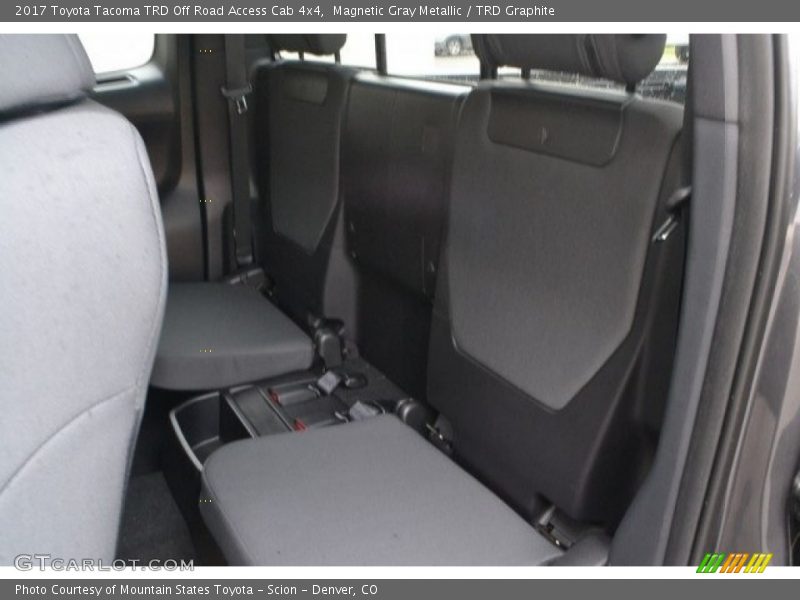 Magnetic Gray Metallic / TRD Graphite 2017 Toyota Tacoma TRD Off Road Access Cab 4x4