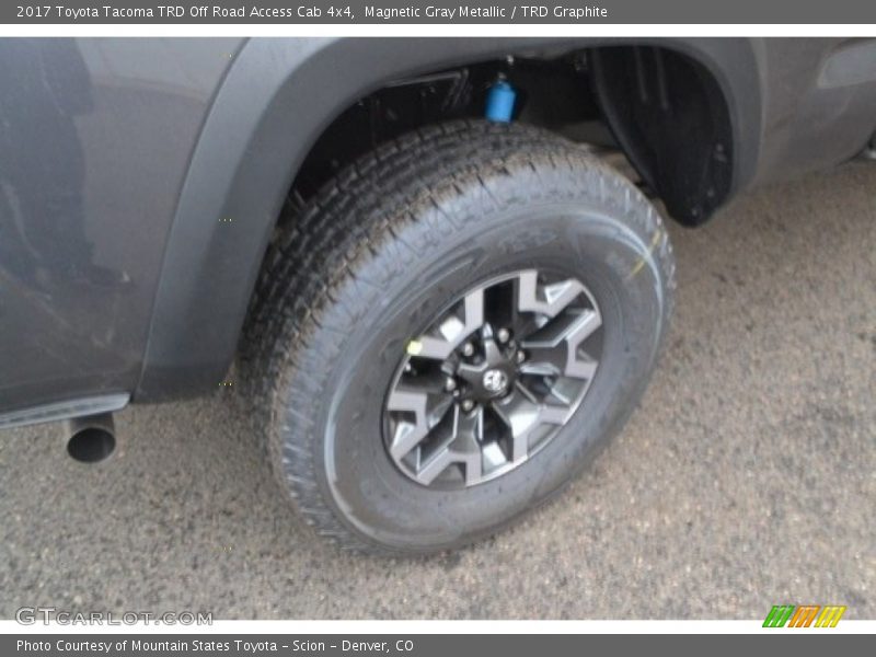 Magnetic Gray Metallic / TRD Graphite 2017 Toyota Tacoma TRD Off Road Access Cab 4x4