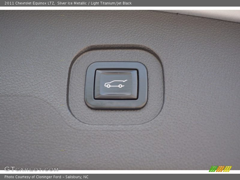 Silver Ice Metallic / Light Titanium/Jet Black 2011 Chevrolet Equinox LTZ