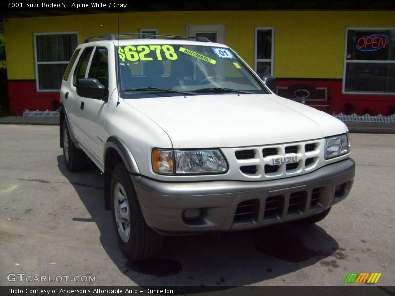 Alpine White / Gray 2001 Isuzu Rodeo S