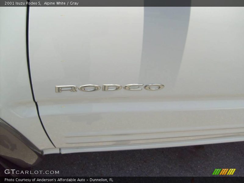 Alpine White / Gray 2001 Isuzu Rodeo S