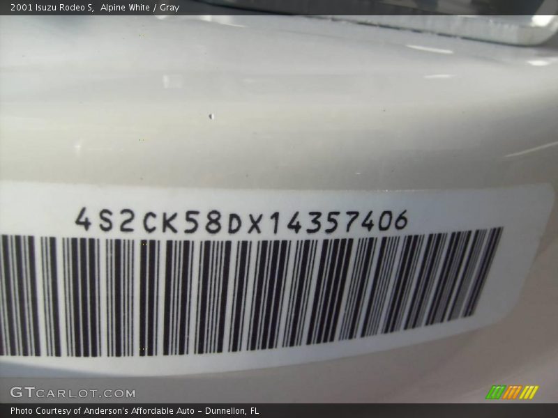 Alpine White / Gray 2001 Isuzu Rodeo S