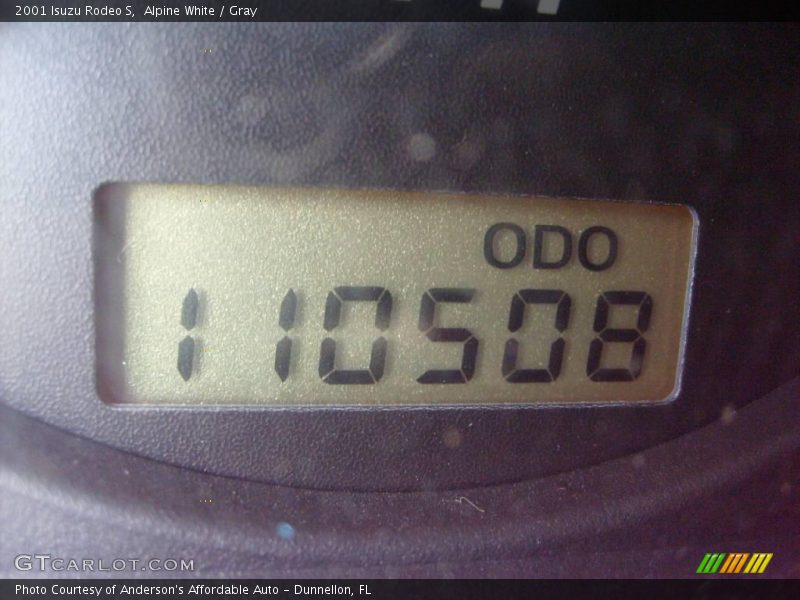 Alpine White / Gray 2001 Isuzu Rodeo S