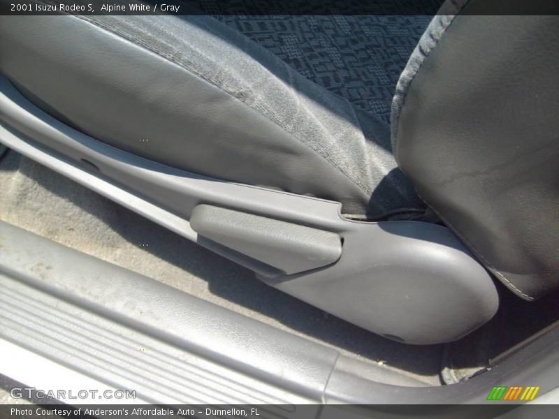 Alpine White / Gray 2001 Isuzu Rodeo S
