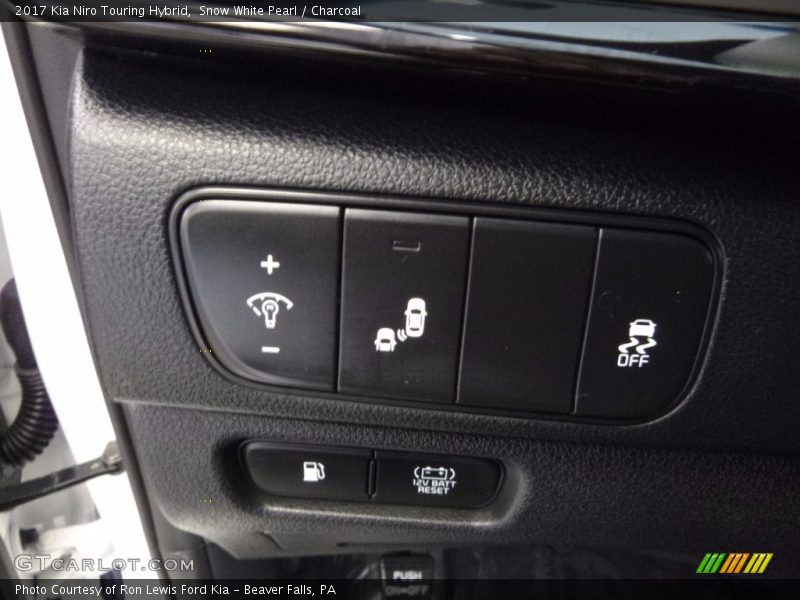 Snow White Pearl / Charcoal 2017 Kia Niro Touring Hybrid