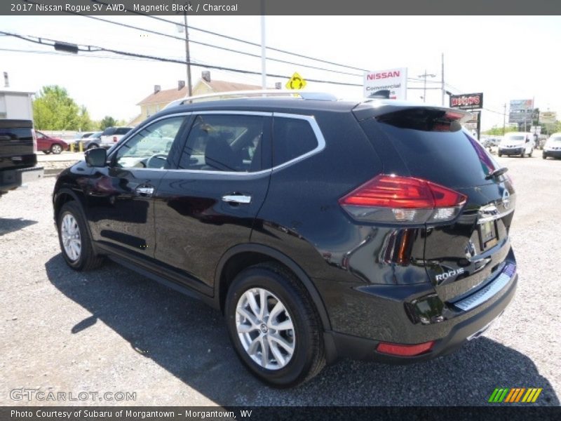 Magnetic Black / Charcoal 2017 Nissan Rogue SV AWD