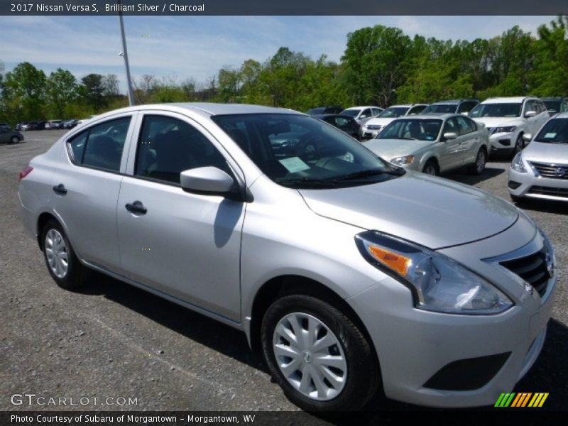 Front 3/4 View of 2017 Versa S