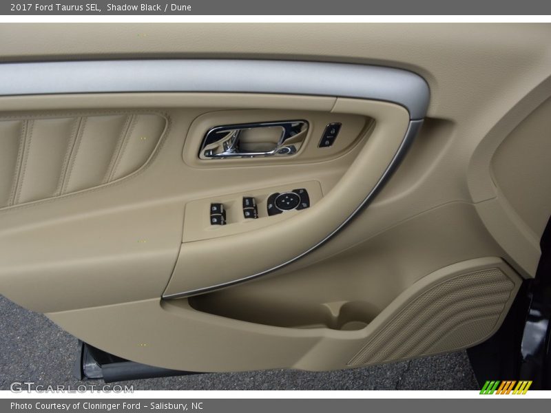 Door Panel of 2017 Taurus SEL