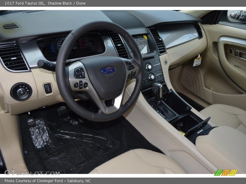 Front Seat of 2017 Taurus SEL
