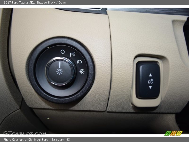 Controls of 2017 Taurus SEL