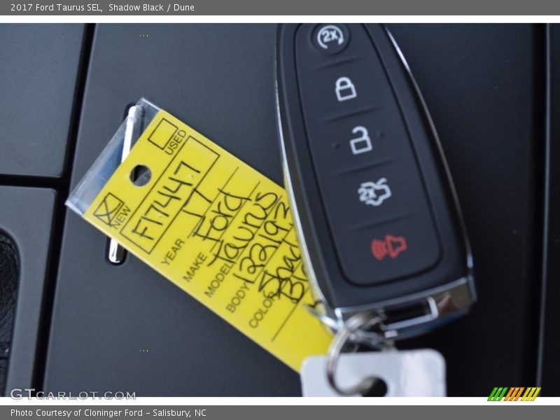 Shadow Black / Dune 2017 Ford Taurus SEL