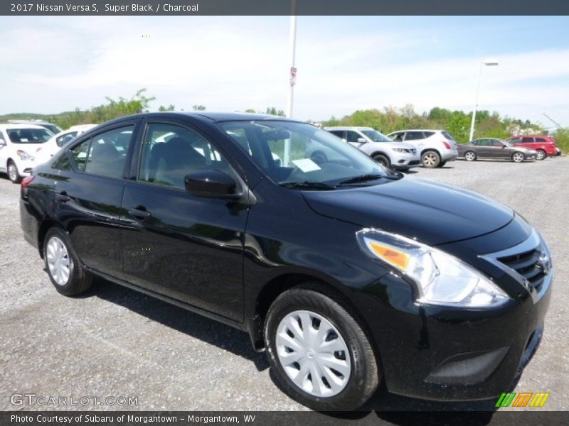 Front 3/4 View of 2017 Versa S