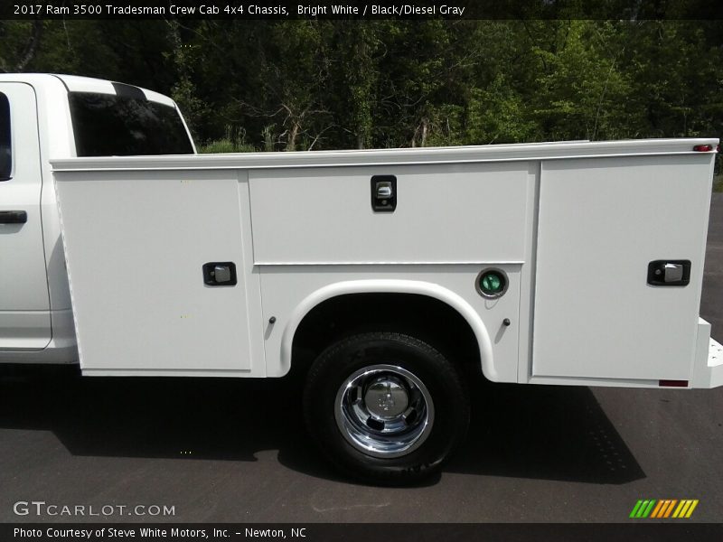 Bright White / Black/Diesel Gray 2017 Ram 3500 Tradesman Crew Cab 4x4 Chassis