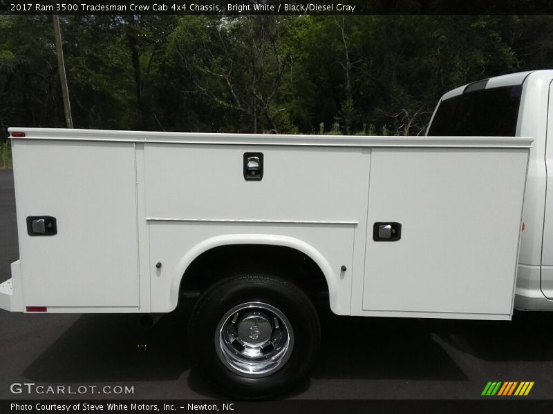 Bright White / Black/Diesel Gray 2017 Ram 3500 Tradesman Crew Cab 4x4 Chassis