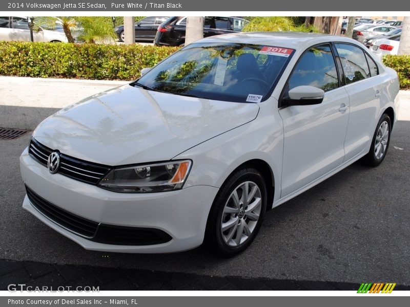 Pure White / Titan Black 2014 Volkswagen Jetta SE Sedan