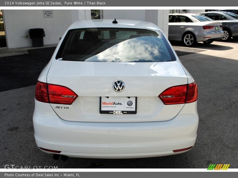 Pure White / Titan Black 2014 Volkswagen Jetta SE Sedan