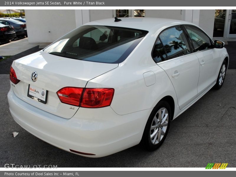 Pure White / Titan Black 2014 Volkswagen Jetta SE Sedan