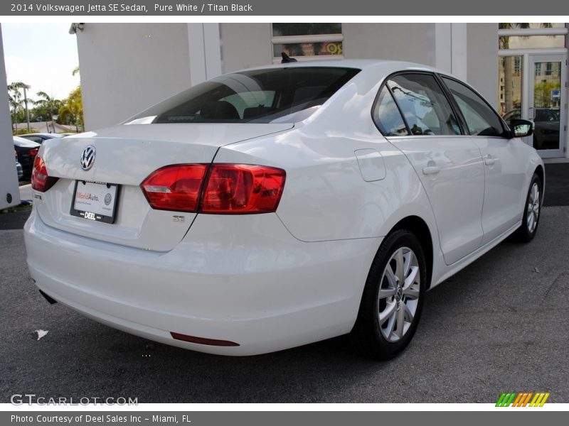 Pure White / Titan Black 2014 Volkswagen Jetta SE Sedan