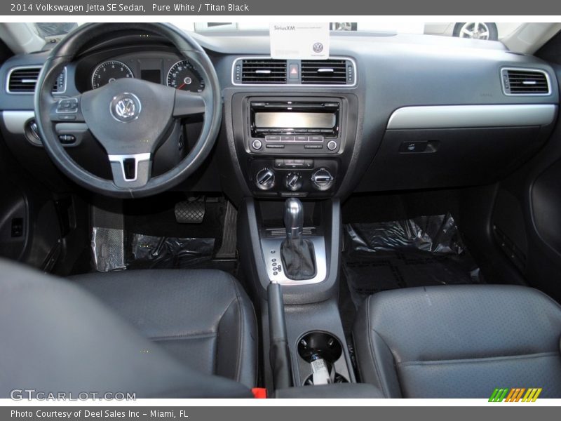 Pure White / Titan Black 2014 Volkswagen Jetta SE Sedan