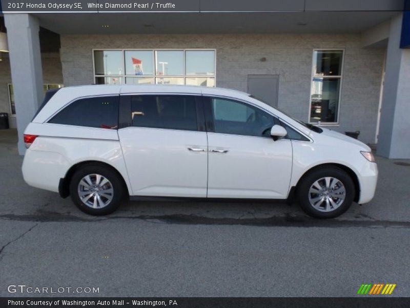 White Diamond Pearl / Truffle 2017 Honda Odyssey SE