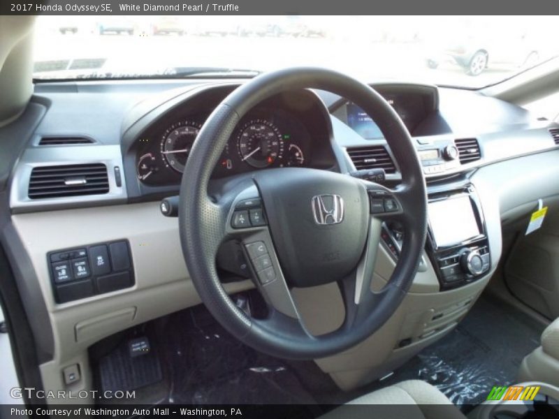 White Diamond Pearl / Truffle 2017 Honda Odyssey SE