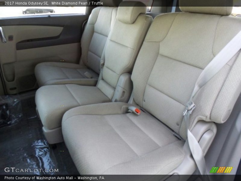 White Diamond Pearl / Truffle 2017 Honda Odyssey SE