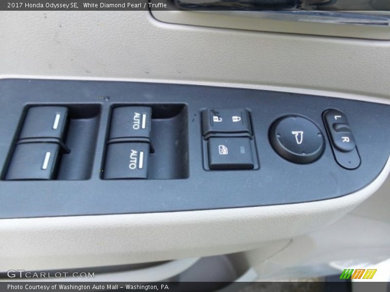 White Diamond Pearl / Truffle 2017 Honda Odyssey SE