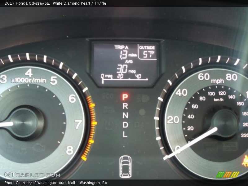 White Diamond Pearl / Truffle 2017 Honda Odyssey SE