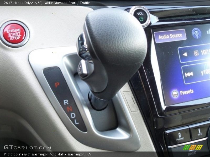 White Diamond Pearl / Truffle 2017 Honda Odyssey SE
