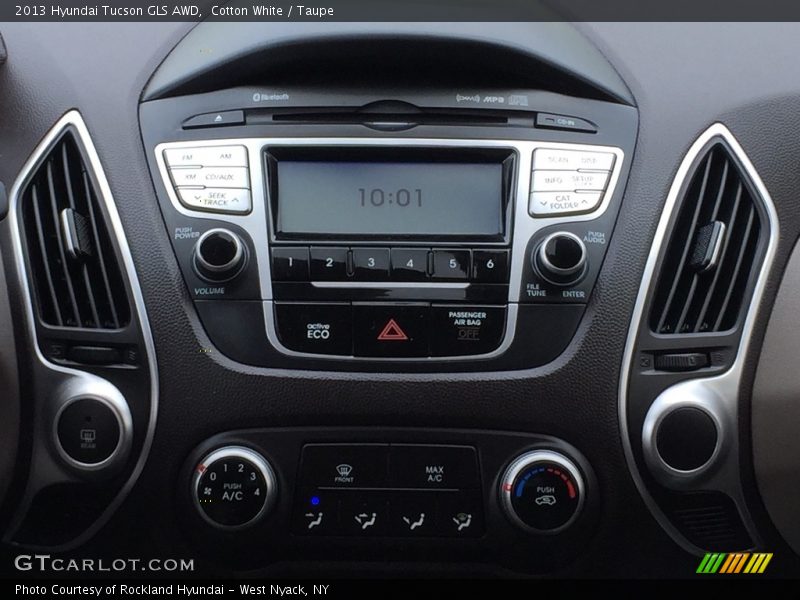 Cotton White / Taupe 2013 Hyundai Tucson GLS AWD
