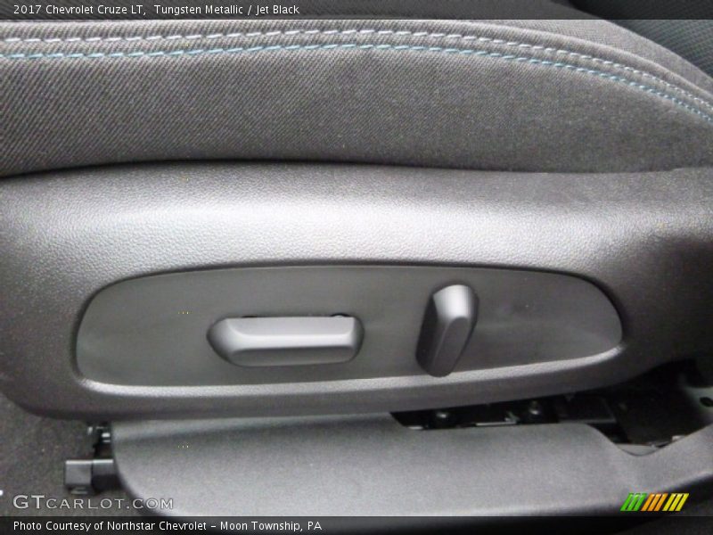 Tungsten Metallic / Jet Black 2017 Chevrolet Cruze LT