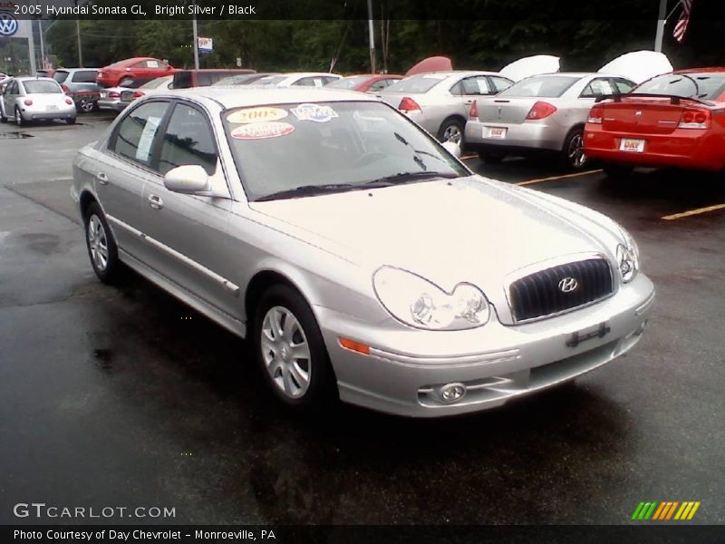 Bright Silver / Black 2005 Hyundai Sonata GL