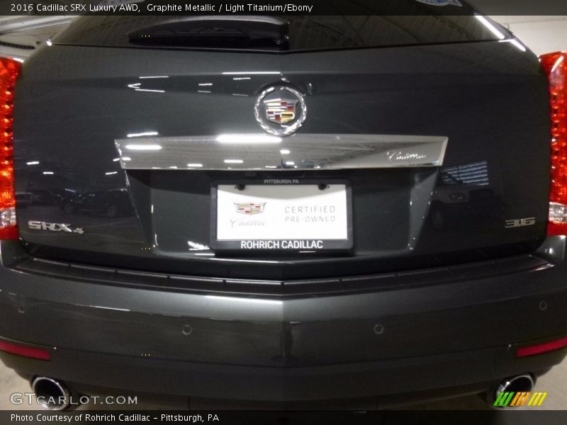Graphite Metallic / Light Titanium/Ebony 2016 Cadillac SRX Luxury AWD