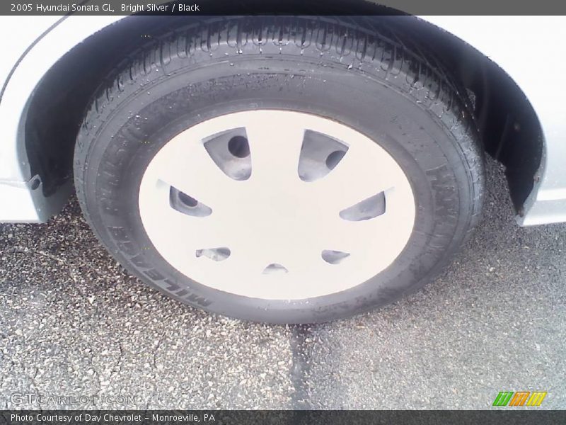 Bright Silver / Black 2005 Hyundai Sonata GL