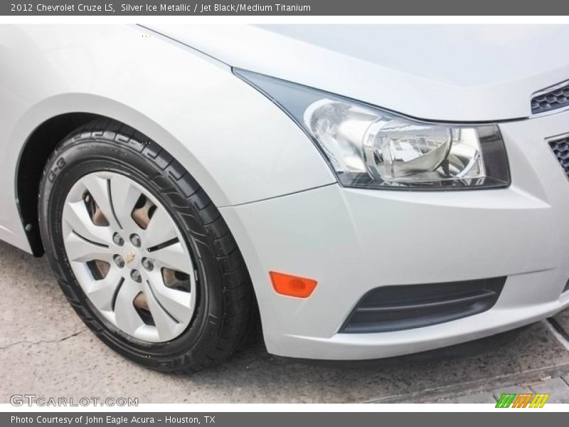 Silver Ice Metallic / Jet Black/Medium Titanium 2012 Chevrolet Cruze LS