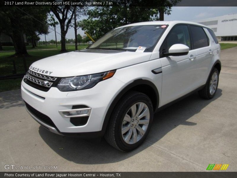 Front 3/4 View of 2017 Discovery Sport HSE Luxury