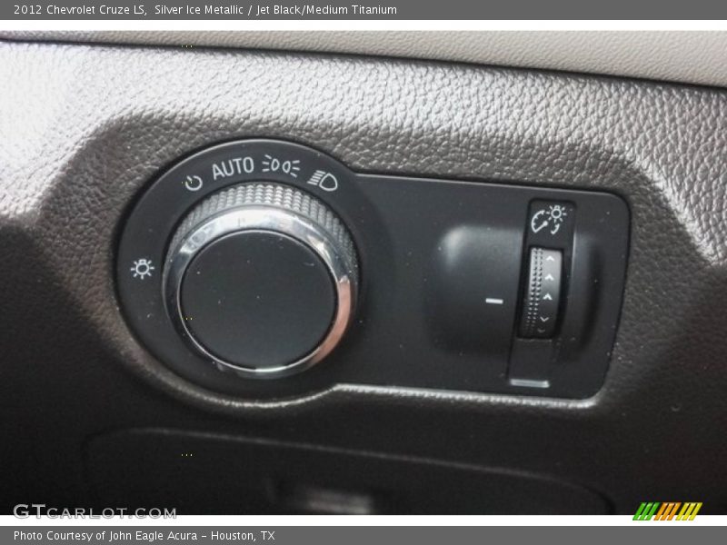Silver Ice Metallic / Jet Black/Medium Titanium 2012 Chevrolet Cruze LS
