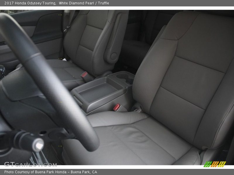 White Diamond Pearl / Truffle 2017 Honda Odyssey Touring